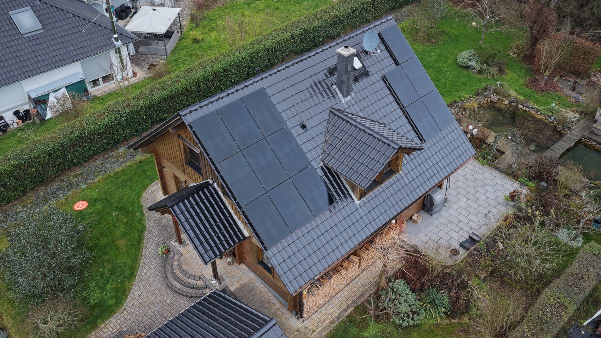 bee-doo Solaranlage Holzhaus besondere Montage